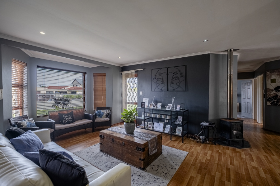6 Bedroom Property for Sale in Summerstrand Eastern Cape